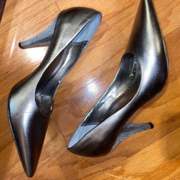 Martinez Valero Encrusted Heel Pewter Pumps Size 8 - Picture 6 of 6